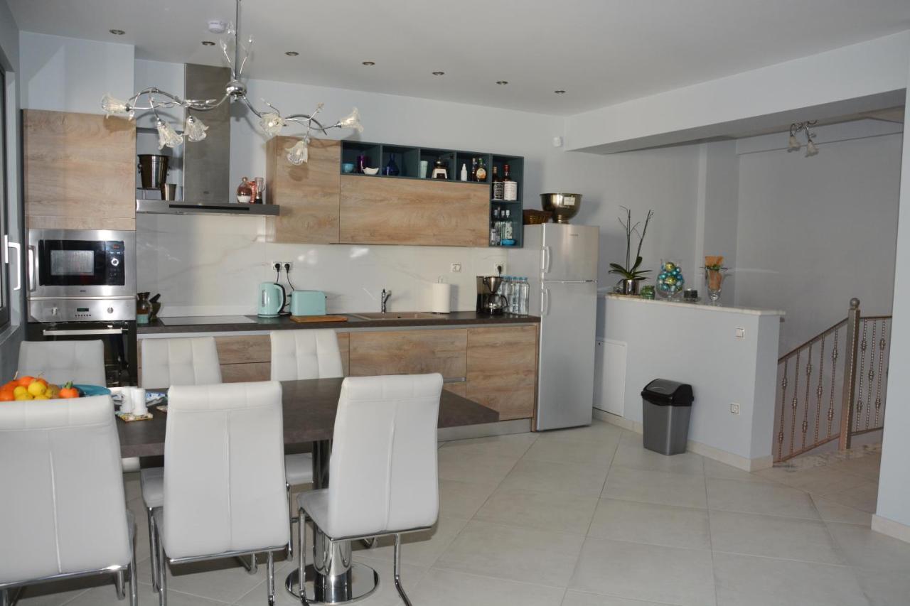 Pegasus Sea View Luxury Apartments เนอาวรัสนา ภายนอก รูปภาพ