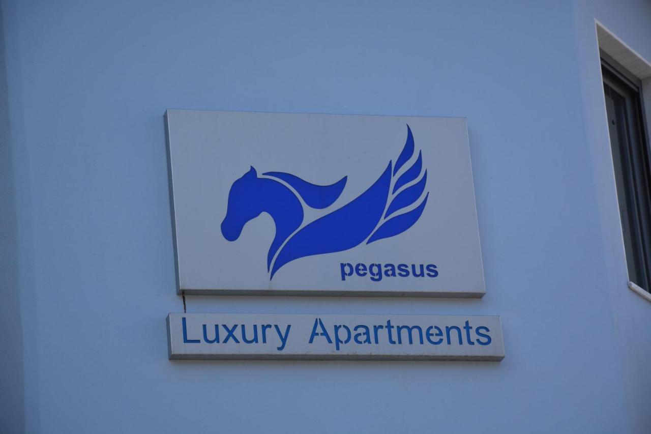 Pegasus Sea View Luxury Apartments เนอาวรัสนา ภายนอก รูปภาพ