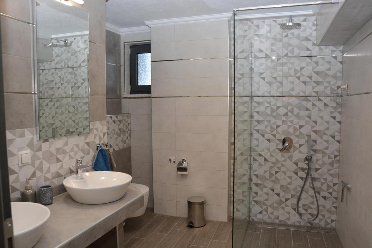 Pegasus Sea View Luxury Apartments เนอาวรัสนา ภายนอก รูปภาพ