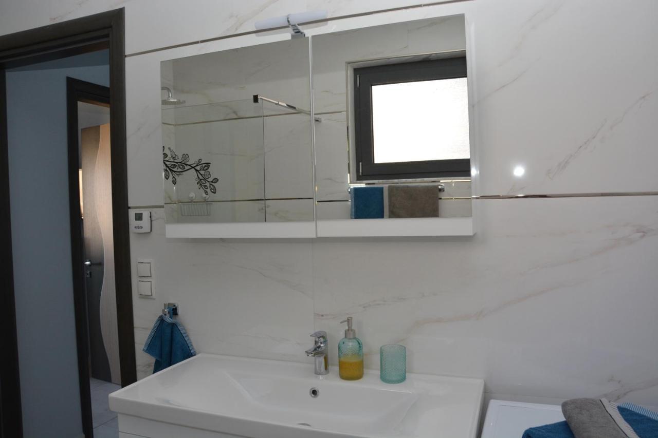 Pegasus Sea View Luxury Apartments เนอาวรัสนา ภายนอก รูปภาพ